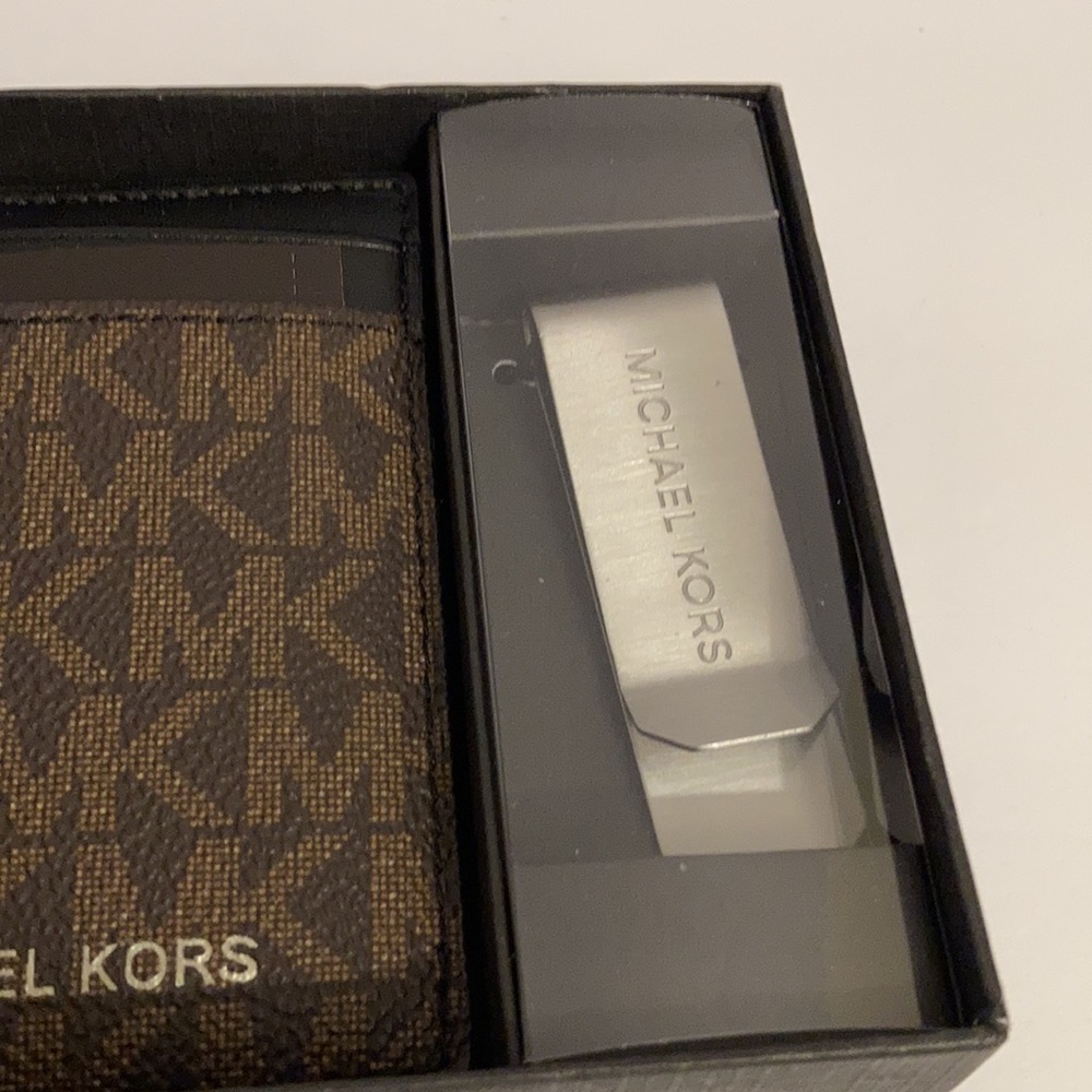 Michael Kors Logo Card Case With Bill Clip - Picture 6 of 6